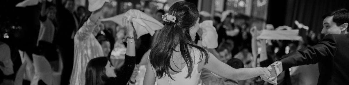 gallery/entrada divertida novios salon22